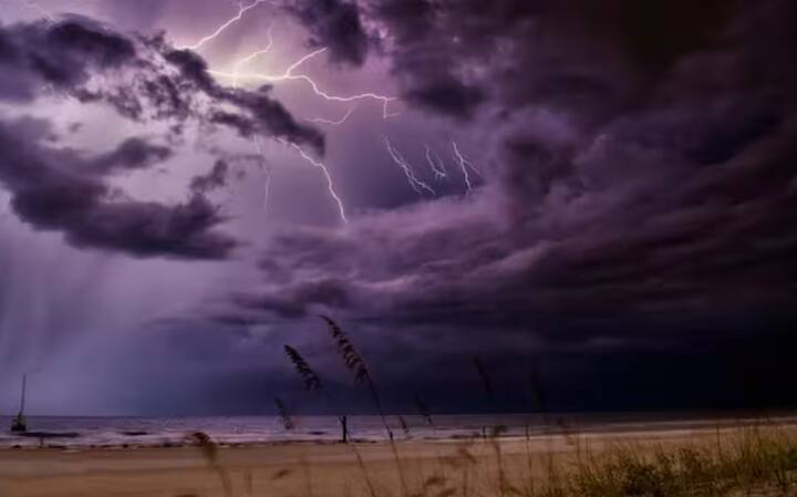 Before knowing who are the people most affected by lightning, let us know how lightning is formed and why it takes people's lives.