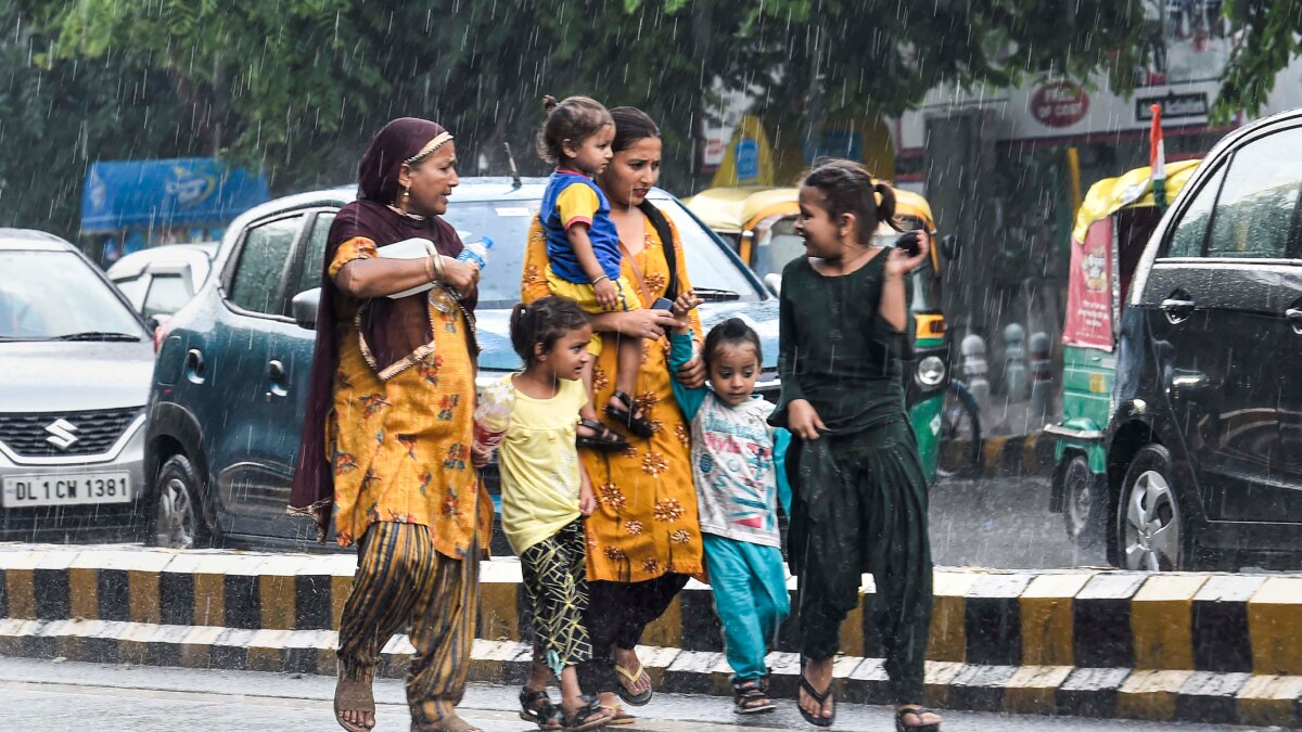 Delhi Weather: दिल्ली में बादल ने डाला डेरा, जानें- कब होगी बारिश, अगले छह दिनों तक कैसा रहेगा मौसम?