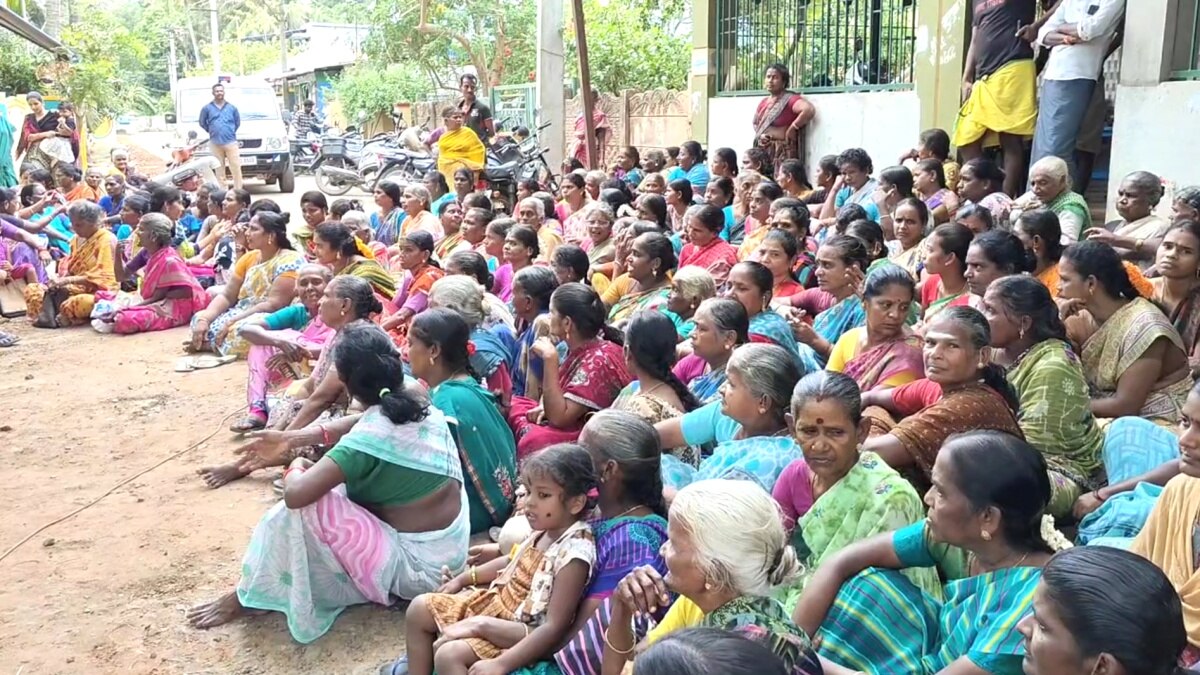 ஊராட்சி மன்ற அலுவலகத்தை முற்றுகையிட்டு போராட்டத்தில் ஈடுபட்ட பெண்கள் - காரணம் இதுதான்