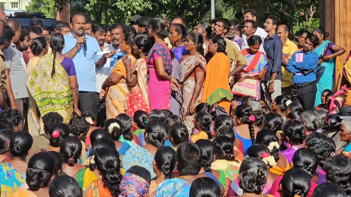 தூத்துக்குடியில் தொழிலாளர் விரோத போக்கை கண்டித்து தூய்மை பணியாளர்கள் போராட்டம்