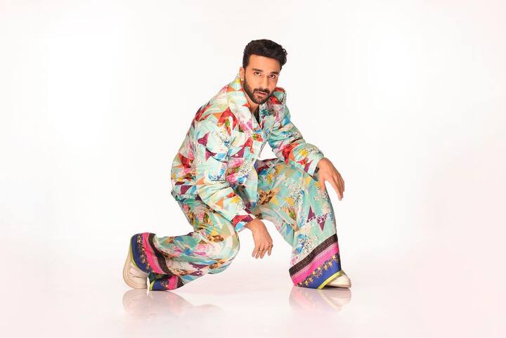 ये तो सभी जानते होंगे कि राघव जुयाल उत्तराखंड के देहरादून के रहने वाले हैं. लेकिन अब ज्यादात्तर मुंबई में ही रहते हैं.