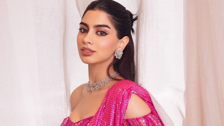 Khushi Kapoor is treating fans and followers to her Indian Barbie doll look in a blingy pink saree on Instagram.