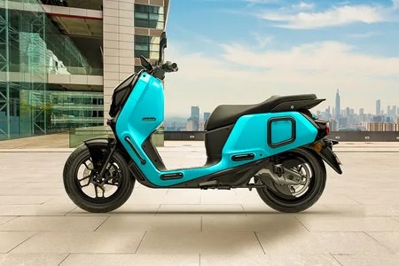 Electric Scooters: इन इलेक्ट्रिक स्कूटरों में मिलता है तगड़ा बूट स्पेस, कम कीमत के साथ है लंबी रेंज