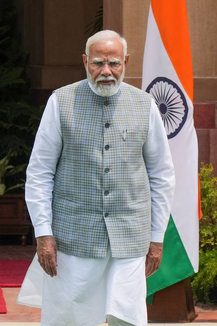 रूसी राष्ट्रपति व्लादिमीर पुतिन के निमंत्रण पर पीएम नरेंद्र मोदी 22वें भारत-रूस वार्षिक शिखर सम्मेलन में हिस्सा लेने मॉक्सो पहुंचेंगे.