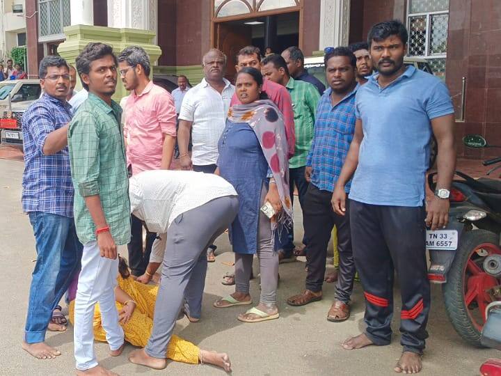 Karur District Collector office library girl fainted suddenly - TNN திடீரென மயக்கம் போட்ட இளம்பெண் - கரூர் ஆட்சியர் அலுவலகத்தில்  பரபரப்பு