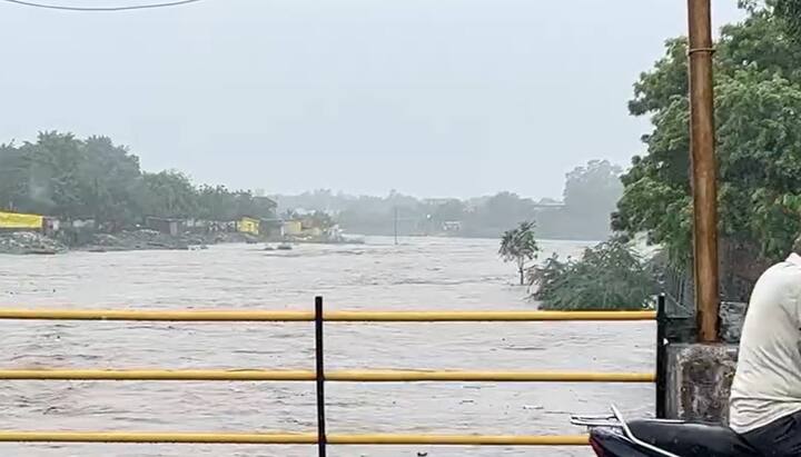 अकोला जिल्ह्यात देखील मुसळधा पाऊस सुरु आहे.