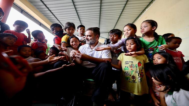 Rahul Gandhi Visits Relief Camps in Manipur Talks to Ethnic Violence hit Victims மணிப்பூரில் இனக்கலவரத்தால் பாதிக்கப்பட்ட மக்களை நேரில் சந்தித்த ராகுல் காந்தி!