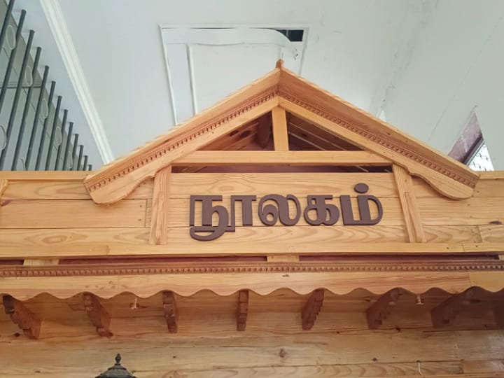 திடீரென மயக்கம் போட்ட இளம்பெண் - கரூர் ஆட்சியர் அலுவலகத்தில்  பரபரப்பு