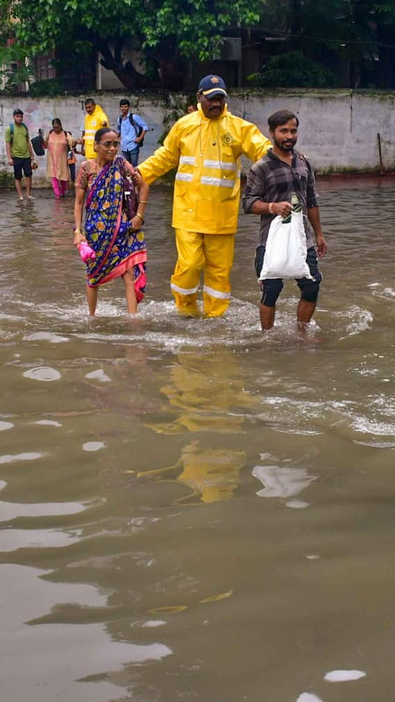 Mumbai: Heavy Rain Slows Down Financial Capital