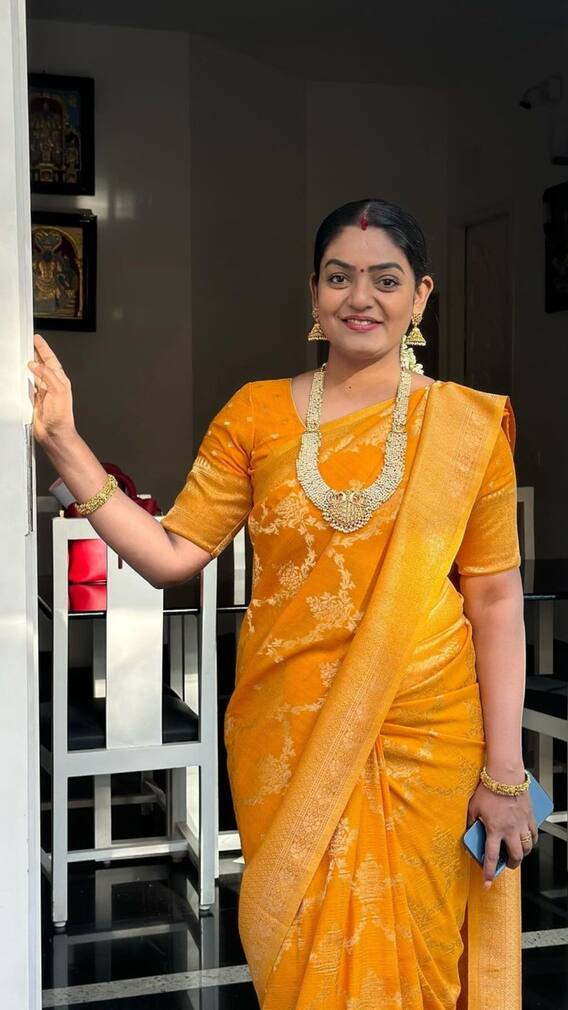 వామ్మో వంటలక్కకు ఇంత పెద్దకొడుకు ఉన్నాడా? ఆమెనే మించి పోయాడుగా