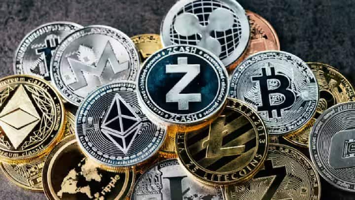 लगभग सभी क्रिप्टोकरेंसी की कीमतें एक साल पहले की तुलना में काफी बढ़ गई हैं। सबसे प्रमुख क्रिप्टोकरेंसी की कीमत इस साल पहले ही एक नया सर्वकालिक उच्च स्तर बना चुकी है। इसके साथ ही अन्य क्रिप्टोकरेंसी की कीमतें भी बढ़ गई हैं।