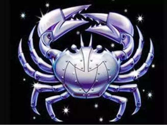 કર્કઃ- મંગળ 12 જુલાઈના રોજ કર્ક રાશિમાંથી 11મા ભાવમાં ગોચર કરશે, જેના કારણે તમારા ઘણા કાર્યોમાં અડચણો આવી શકે છે. કરિયર અને બિઝનેસમાં અવરોધો આવશે. આ ઉપરાંત ભાઈ-બહેન સાથેના સંબંધો પણ બગડી શકે છે. આ સમયગાળા દરમિયાન તમે વધુ માનસિક તણાવ અનુભવશો.