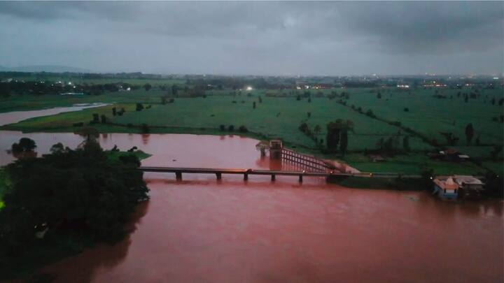 त्यामुळे पंचगंगा नदीच्या पाणी पातळीत गेल्या 24 तासात 3 फुटांनी वाढ झाली.