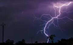 ਕਾਲੇ ਕੱਪੜੇ ਪਾਉਣ ਵਾਲੇ ਲੋਕਾਂ 'ਤੇ ਜਲਦੀ ਡਿੱਗਦੀ ਹੈ ਬਿਜਲੀ ? ਜਾਣੋ ਕੀ ਕਹਿੰਦੀ ਵਿਗਿਆਨ