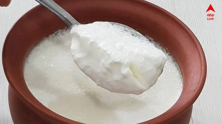 এছাড়া দই ও চিনি খাওয়াও স্বাস্থ্যের জন্য উপকারী। কারণ দইয়ে অনেক ভিটামিন ও মিনারেলও পাওয়া যায়।