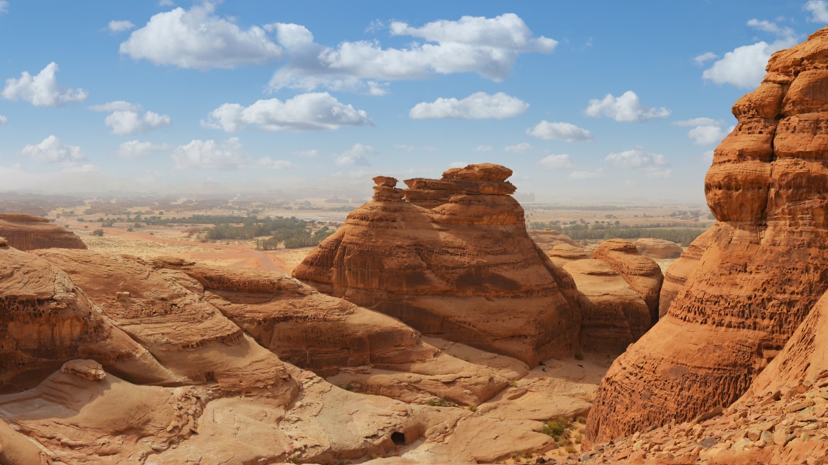 Majestic sand canyons (Image Source: Canva)