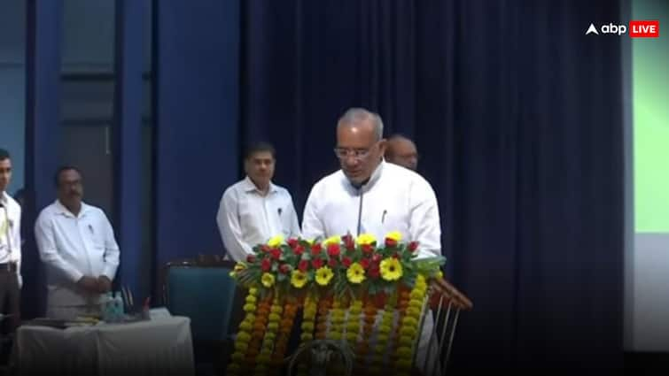 MP Mohan Yadav Cabinet Expansion MLA Ramnivas Rawat Takes Oath As State Minister ANN MP Cabinet Expansion: विधायक रामनिवास रावत को कांग्रेस छोड़ने का मिला इनाम, मोहन सरकार में बने मंत्री