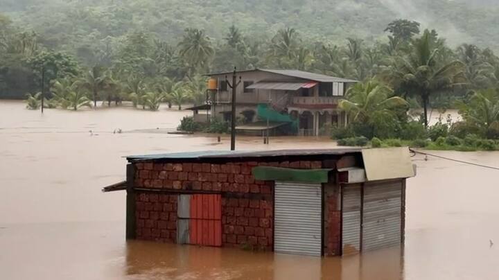 सिंधुदुर्ग जिल्ह्यात आज मुसळधार ते अतीमुसळधार पाऊस कोसळणार असल्याची माहिती हवामान विभागाने दिली आहे.