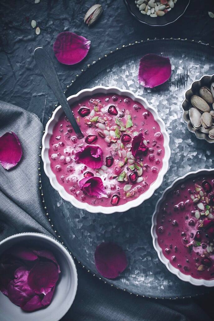 ਜੇਕਰ ਤੁਸੀਂ ਵੀ ਕੋਈ ਸਿਹਤਮੰਦ ਅਤੇ ਸਵਾਦਿਸ਼ਟ ਚੀਜ਼ ਪੀਣਾ ਚਾਹੁੰਦੇ ਹੋ ਤਾਂ ਤੁਸੀਂ ਘਰ 'ਚ ਚੁਕੰਦਰ ਦੀ ਖੀਰ ਬਣਾ ਸਕਦੇ ਹੋ। ਇਸ ਨੂੰ ਬਣਾਉਣ ਦਾ ਤਰੀਕਾ ਬਹੁਤ ਆਸਾਨ ਹੈ।