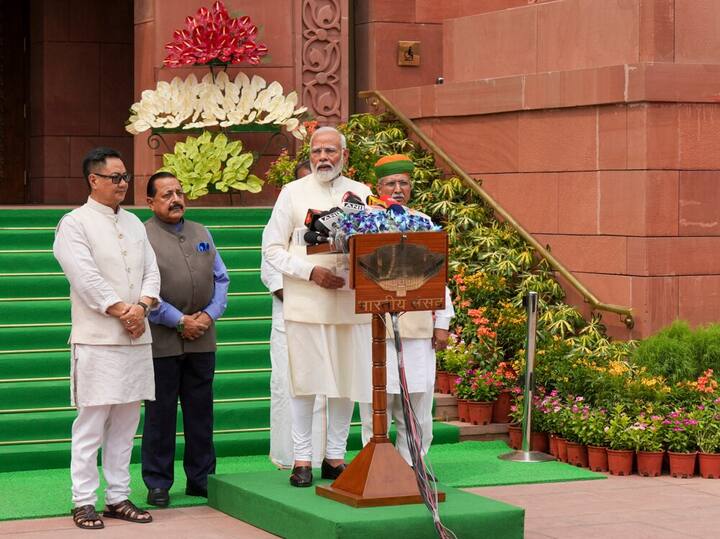 आप के एक्स हैंडल से पोस्ट में प्रधानमंत्री नरेंद्र मोदी पर आरोप लगाया गया कि तानाशाह का फर्जी शराब घोटाला दिल्ली सीएम के खिलाफ षडयंत्र है.