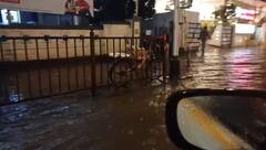 Mumbai News : मुंबईत पावसाची जोरदार बॅटिंग, रेल्वे रुळांवर पाणी, कुठे वाहतूक कोंडी तर कुठे झाडं पडली