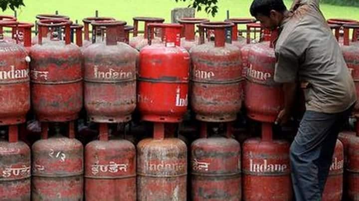 वहीं अगर आप घर के सिलेंडर यानी घरेलू गैस सिलेंडर व्यावसायिक तौर पर इस्तेमाल करते हैं तब भी आपके खिलाफ कार्रवाई हो सकती है. यानी आप होटल या ढाबे में अपने घर का सिलेंडर इस्तेमाल नहीं कर सकते.