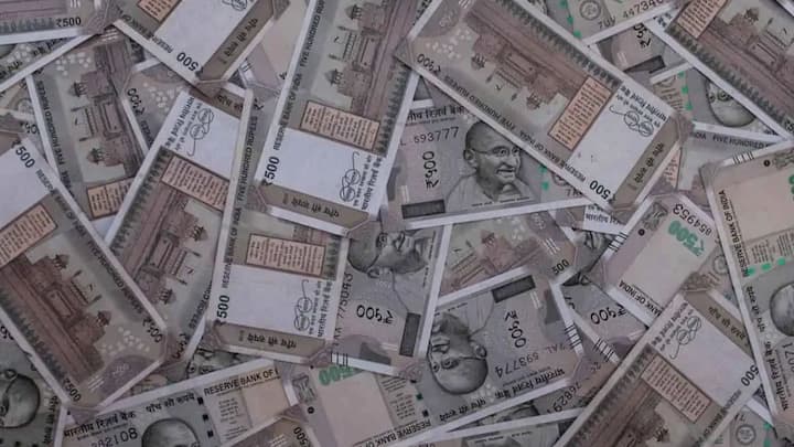 वहीं 15 साल के बाद आपको म्युचुअल फंड में कुल रिटर्न मिलेगा 2,931,164 रुपयों का. जिसमें से 1,491,164 रुपये आपका इंटरेस्ट अमाउंट होगा.