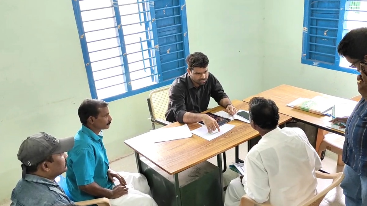 ஊராட்சி மன்ற அலுவலகத்தை முற்றுகையிட்டு போராட்டத்தில் ஈடுபட்ட பெண்கள் - காரணம் இதுதான்