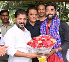 In Pics: సీఎం రేవంత్‌ను కలిసిన క్రికెటర్ సిరాజ్ - గవర్నమెంట్ జాబ్, ప్లాట్ ఆఫర్