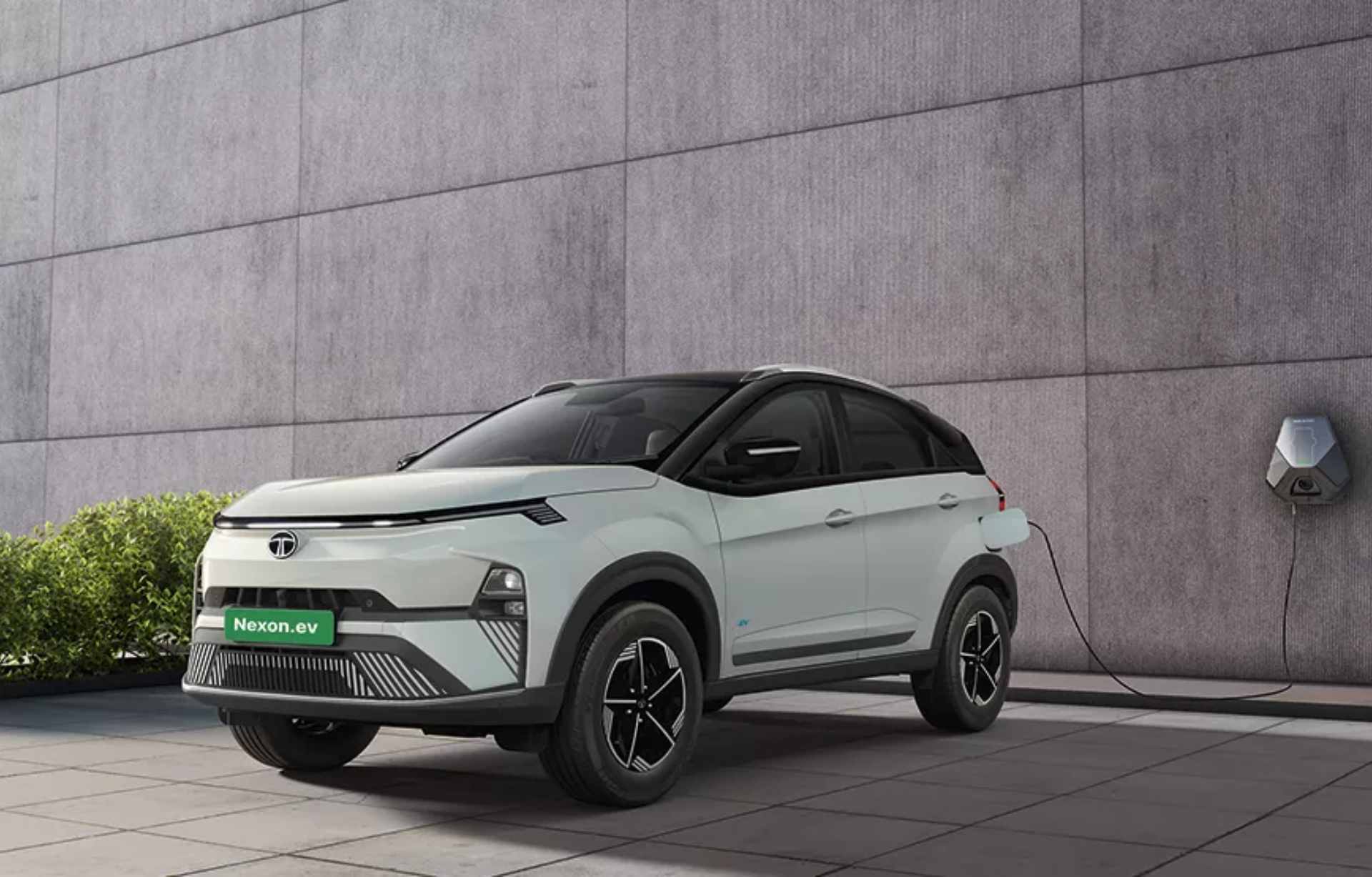 Tata Motors EV: टाटा की इलेक्ट्रिक गाड़ियों पर तगड़ा डिस्काउंट, 1.3 लाख रुपये तक का मुनाफा