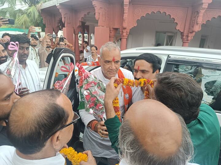 शब्दों की गफलत से मीडिया वालों में भी कुछ वक्त के लिए कंफ्यूजन पैदा हो गया था कि रामनिवास रावत ने राज्य में कौन से मंत्री के रूप में शपथ ली.