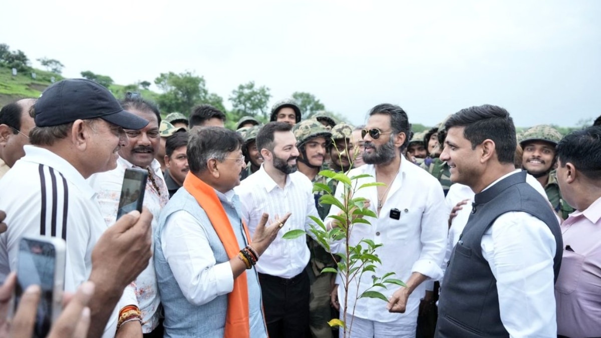 MP: इंदौर में अभिनेता सुनील शेट्टी ने कैलाश विजयवर्गीय के साथ किया पौधरोपण, क्या राजनीति में आएंगे?