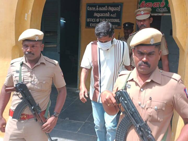Chavuk Shankar  money laundering case 4- day karur police custody பண மோசடி வழக்கு: சவுக்கு சங்கருக்கு அடுத்த இடி! 4 நாட்கள் போலீஸ் கஸ்டடி!