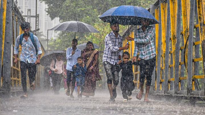 मौसम विभाग ने सोमवार (8 जुलाई, 2024) को पूर्वानुमान में बताया कि मध्य, पूर्वोत्तर, पूर्वी भारत और उत्तर प्रदेश के कई हिस्सों में अगले 5 दिनों में भारी वर्षा हो सकती है.