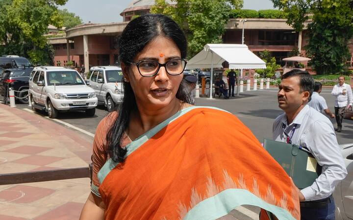 अपना दल (सोनेलाल पटेल) की अनुप्रिया पटेल और उनके पति आशीष पटेल सीएम की बुलाई समीक्षा बैठक में नहीं पहुंचे.