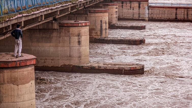 Railway Supervision rivers through Water Level Monitoring System to prevent flood in Bihar Bihar Flood: बिहार में बाढ़ को लेकर रेलवे सतर्क, खास तकनीक से नदियों का कर रहा है निगरानी