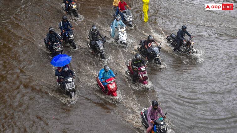 Mumbai Rain Updates IMD Issued Red Alert in Palghar Thane Traffic Jam School Closed Flight Affected मुंबई में रेड अलर्ट, हाई टाइड की चेतावनी, दूसरे दिन भी स्कूल बंद, शहर में बारिश ने तोड़ा रिकॉर्ड