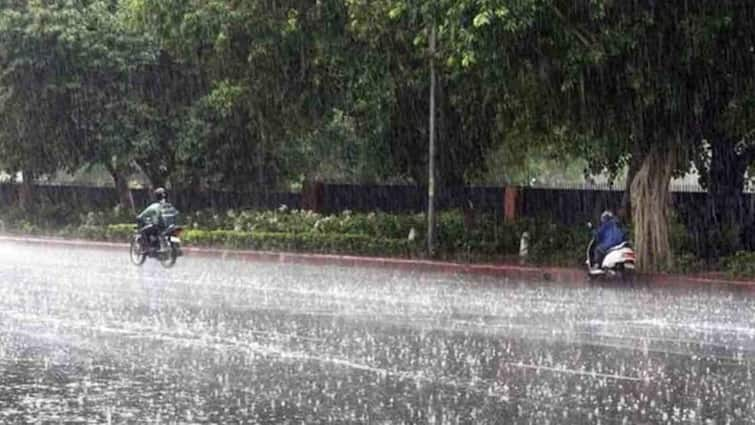 Pune Rain Update Holidays for all schools in Pune, red alert for Satara district, possibility of heavy rain in both districts Marathi News Pune Rain Update : पुण्यातील सर्व शाळांना सुट्ट्या, सातारा जिल्ह्याला रेड अलर्ट, दोन्ही जिल्ह्यांत अतिमुसळधार पावसाची शक्यता