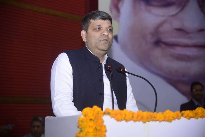 यह भी कहा गया कि बीजेपी के घटक दल कहीं ऐसा तो नहीं सोच रहे कि बीजेपी के चलते ही उनकी पार्टी के नेता चुनाव हारे.