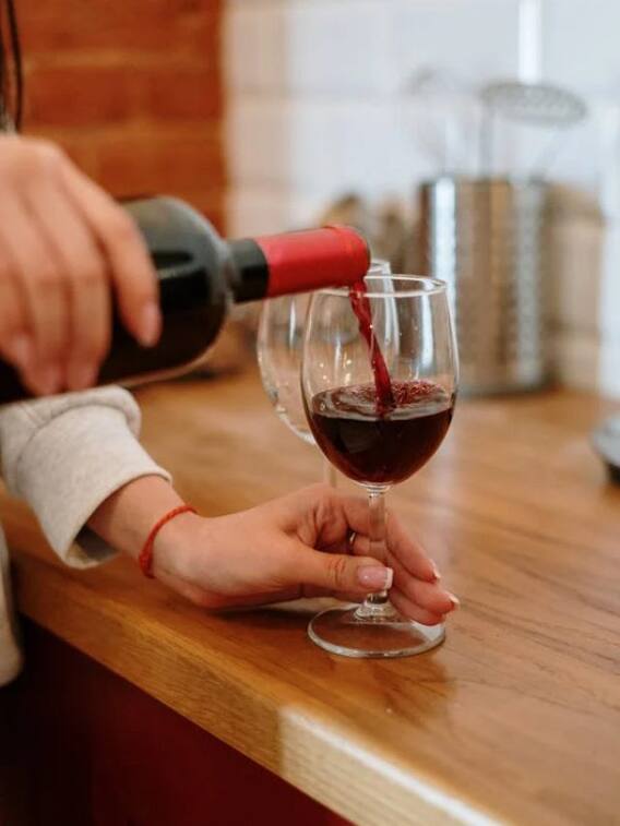 कौन सी है दुनिया की सबसे पुरानी शराब?