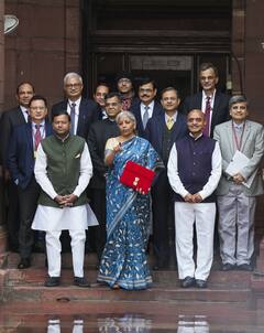 Budget 2024: वित्त मंत्री निर्मला सीतारमण 7वीं बार पेश करेंगी बजट, 2019 से अब तक खास दिन के लिए चुना ऐसा लुक