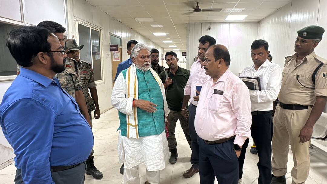 Bihar minister Prem Kumar surprise inspection of nawada Sadar Hospital ann Bihar News: नवादा सदर अस्पताल में मंत्री प्रेम कुमार के छूटे पसीने, गर्मी और गंदगी देखकर अधिकारियों पर भड़के