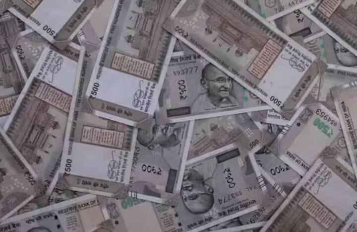 ਉੱਥੇ ਹੀ 15 ਸਾਲਾਂ ਬਾਅਦ, ਤੁਹਾਨੂੰ 2,931,164 ਰੁਪਏ ਦੀ ਮਿਉਚੁਅਲ ਫੰਡ ਵਿੱਚ ਕੁੱਲ ਵਾਪਸੀ ਮਿਲੇਗੀ। ਜਿਸ ਵਿੱਚੋਂ 1,491,164 ਰੁਪਏ ਤੁਹਾਡੀ ਵਿਆਜ ਦੀ ਰਕਮ ਹੋਵੇਗੀ।