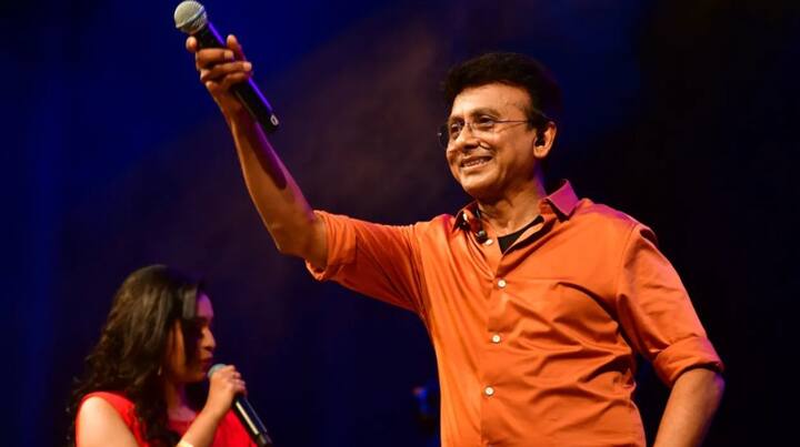 1999 ஆம் ஆண்டு வெளிவந்த பூவெல்லாம் கேட்டுப்பார் படத்தில் வரும் ஓ சென்யோரீட்டா என்ற பாடலை யுவன் ஷங்கர் ராஜா இசையில் பாடி இருந்தார்.