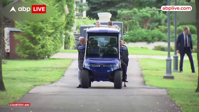 Russian President Vladimir Putin drives PM Modi in his electric car; gives a tour of Presidential house