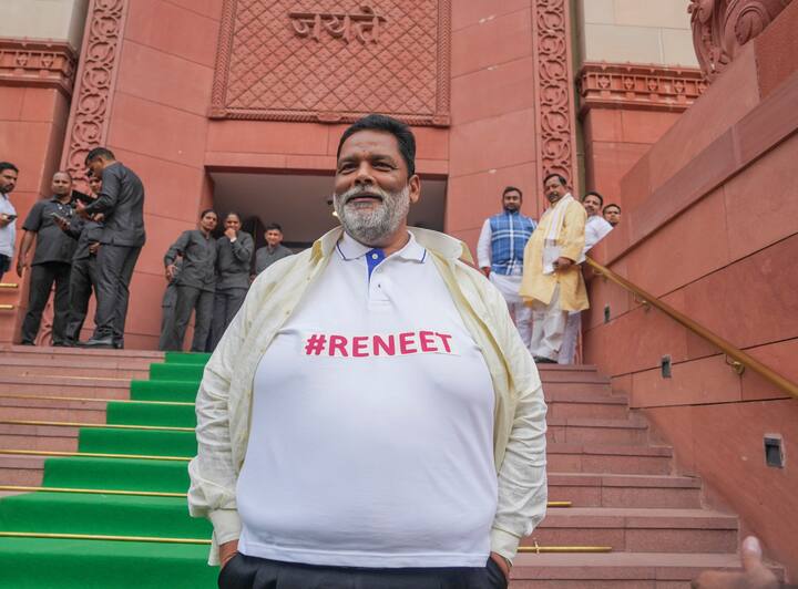 इस बीच, बिहार के मुख्यमंत्री नीतीश कुमार के नेतृत्व वाली जनता दल (यूनाइटेड) की ओर से कहा गया है कि पप्पू यादव ने राजद के मुखिया और पूर्व सीएम लालू प्रसाद यादव के आगे आत्मसमर्पण कर दिया है.