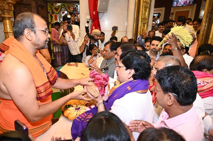 महाराष्ट्र में अजित पवार की पार्टी एनसीपी लोकसभा चुनाव में महज एक सीट जीतने में कामयाब रही. यहां तक कि अजित पवार की पत्नी सुनेत्रा पवार को बारामती सीट से पहले ही चुनाव में हार का सामना करना पड़ा. एनसीपी सिर्फ रायगढ़ की एक सीट जीतने में कामयाब रही, पार्टी के महाराष्ट्र अध्यक्ष सुनील तटकरे सिर्फ एक मात्र उम्मीदवार रायगढ़ से जीतने में कामयाब रहे.