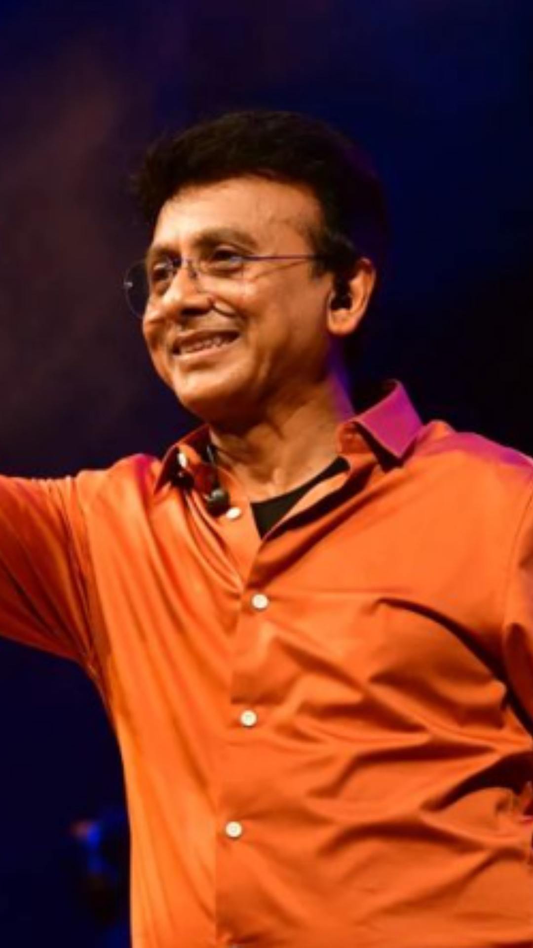 மின்னலே படத்தில் வரும் இவன் யாரோ என்ற பாடல்