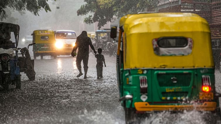 Delhi Weather Heavy Rain In Capital Keeps Mercury In Check IMD Predicts More Downpour Delhi Weather: Heavy Rain In Capital Keeps Mercury In Check, IMD Says More Showers Likely