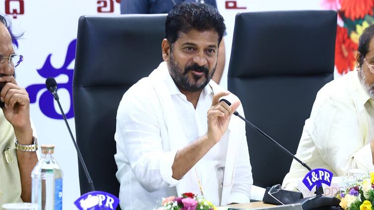 Revanth Reddy counters to KTR and Harish Rao over their comments in delhi Revanth Reddy: బావ బామ్మర్దుల డీఎస్సీ వాయిదా డిమాండ్ అందుకే, దమ్ముంటే ఆమరణ దీక్ష చేయండి - రేవంత్ కౌంటర్